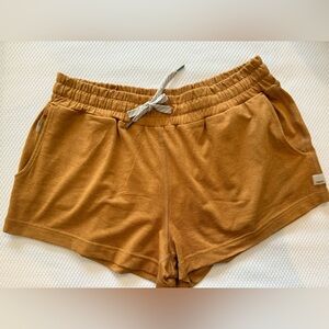 Vuori Halo Flax heather shorts